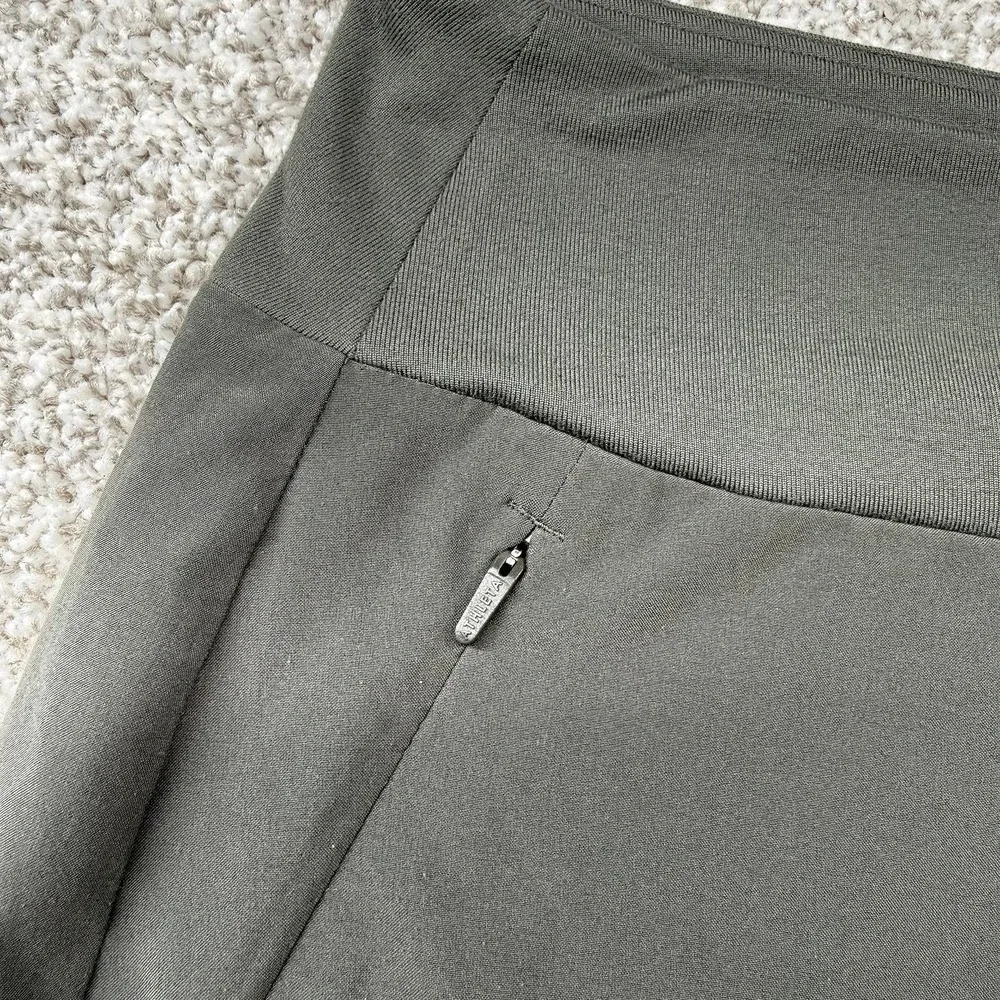 Women's Athleta Dark Green Stretch Athletic Zip Pockets‎ Soho Skort Size 6